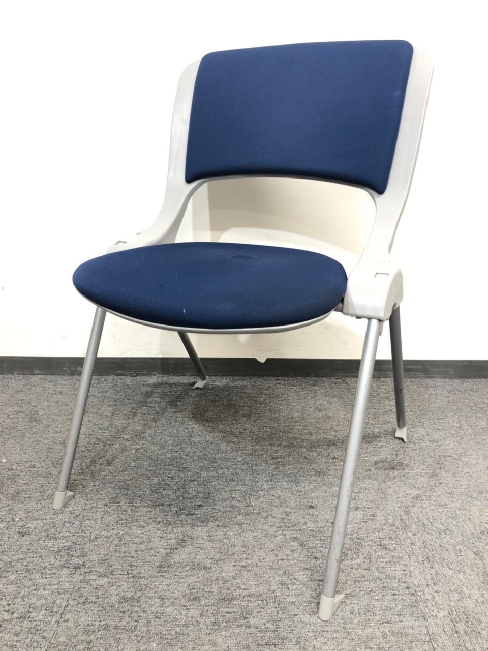 【関西倉庫在庫】商談や社内ミーティング用に！内田洋行製｜スタッキングチェア
                        エムエクス-40
                                    中古
            