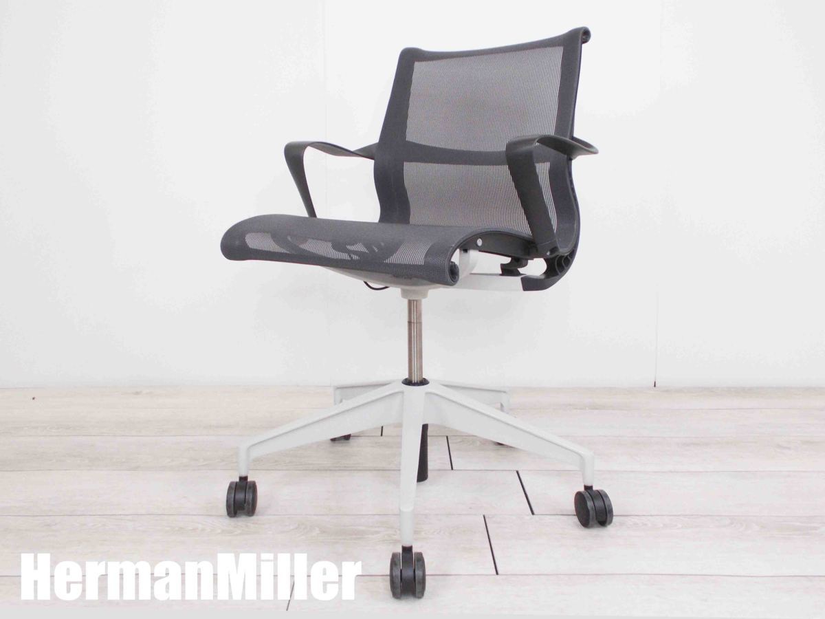 【2020年製】ハーマンミラー　Setu / セトゥ チェア　グレー系　アーム付き　新品定価11万
                        セトゥーチェア
                                    中古
            