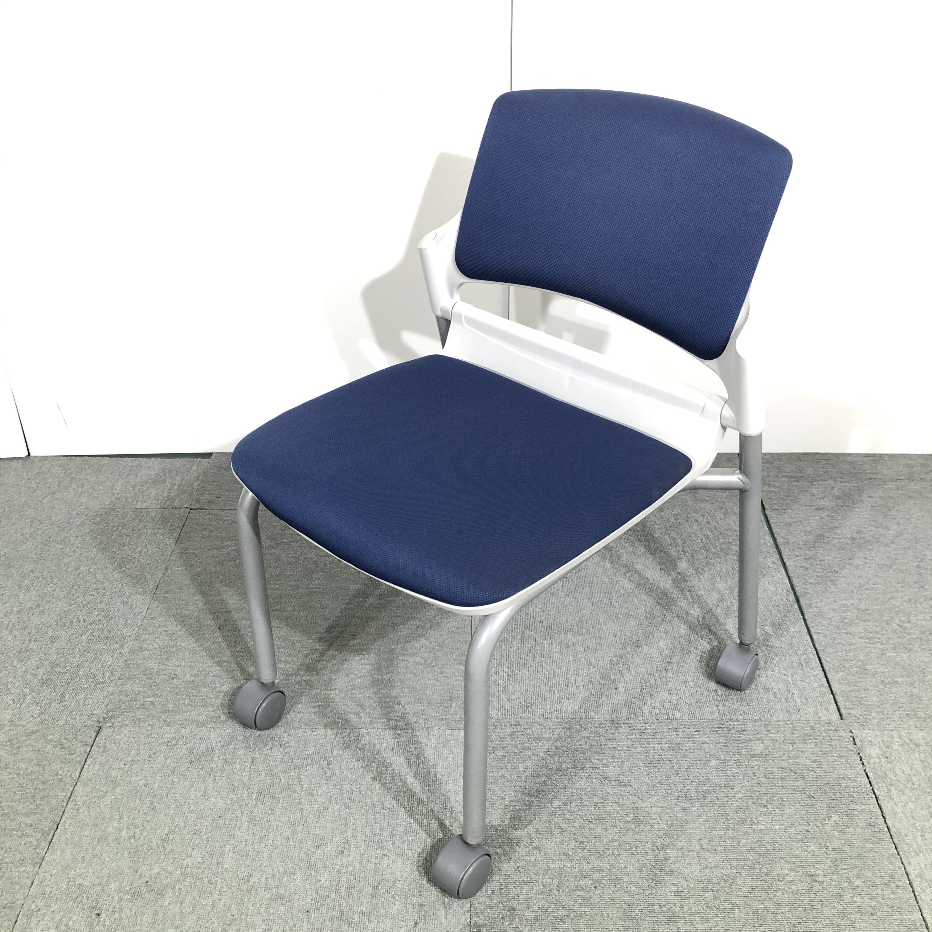 内田洋行製　キャスター付き　スタッキングチェア　ネイビー
                        MF-180シリーズ
                                    中古
            