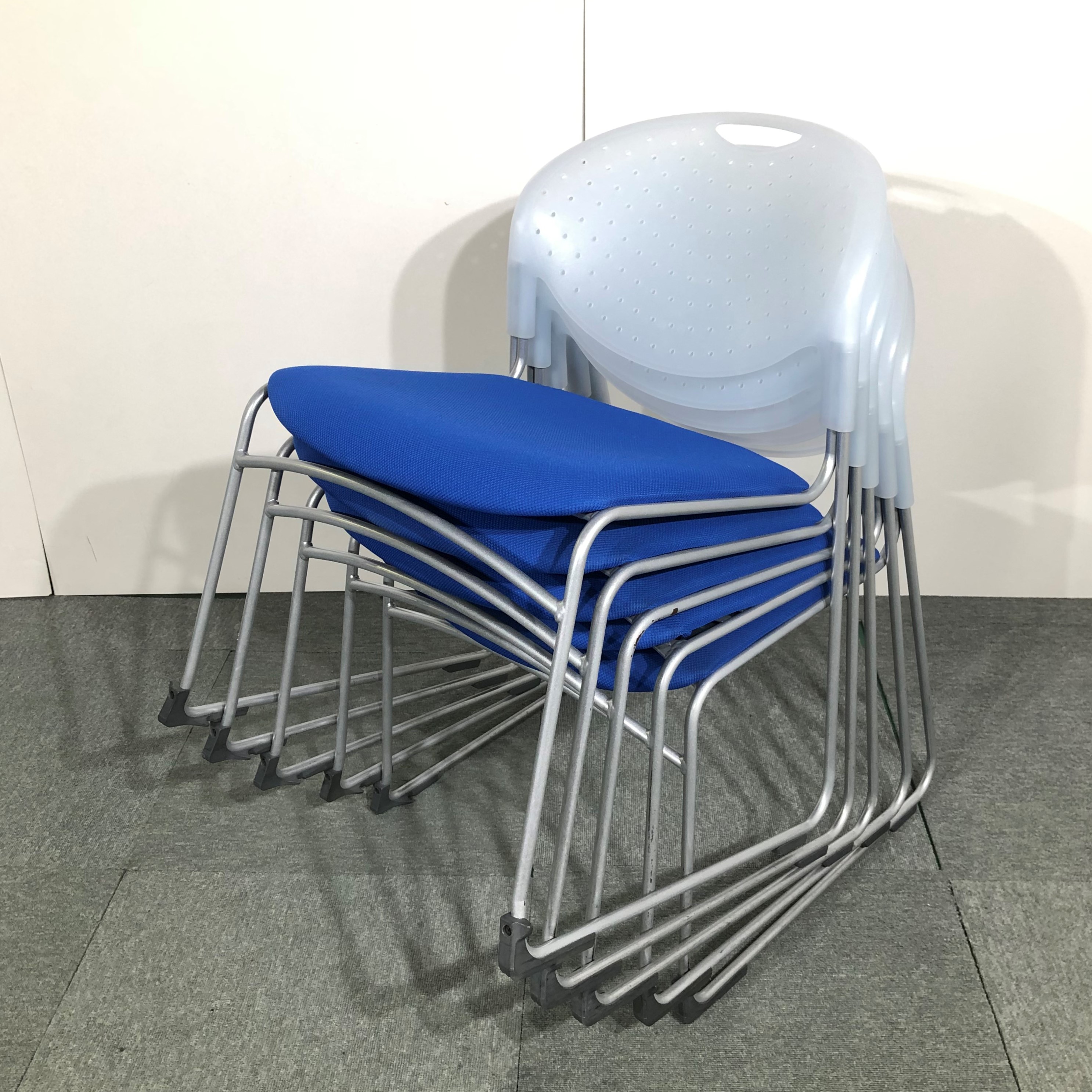 【4脚セット】イトーキ製　クリケットシリーズ　スタッキングチェア！！【関西倉庫在庫】
                        クリケット
                                    中古
            