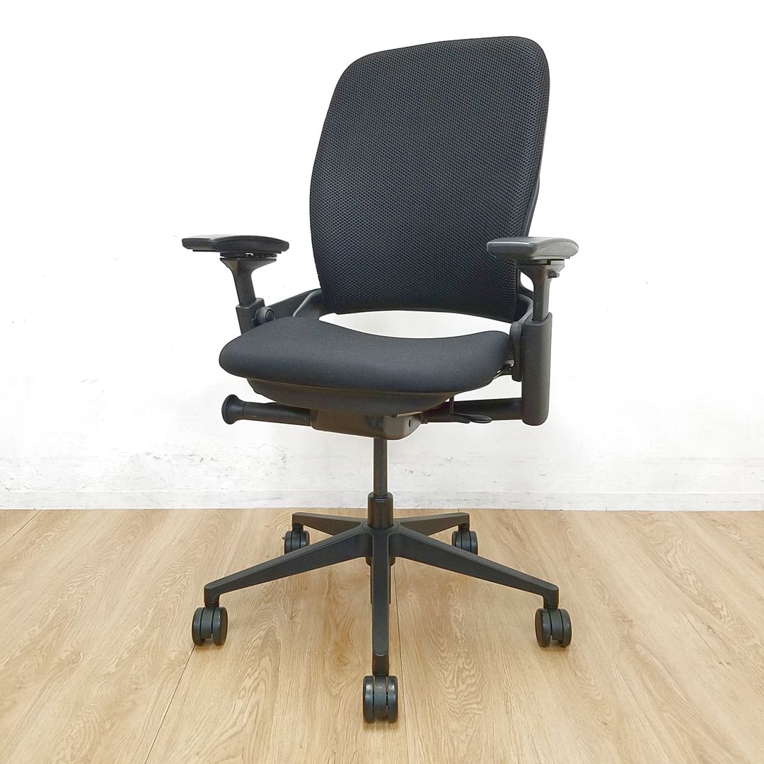 中古】リープV2 LEAP-11100（2016年製） Steelcase/スチールケース 肘付ハイバックチェア 359262 - 中古オフィス家具なら オフィスバスターズ