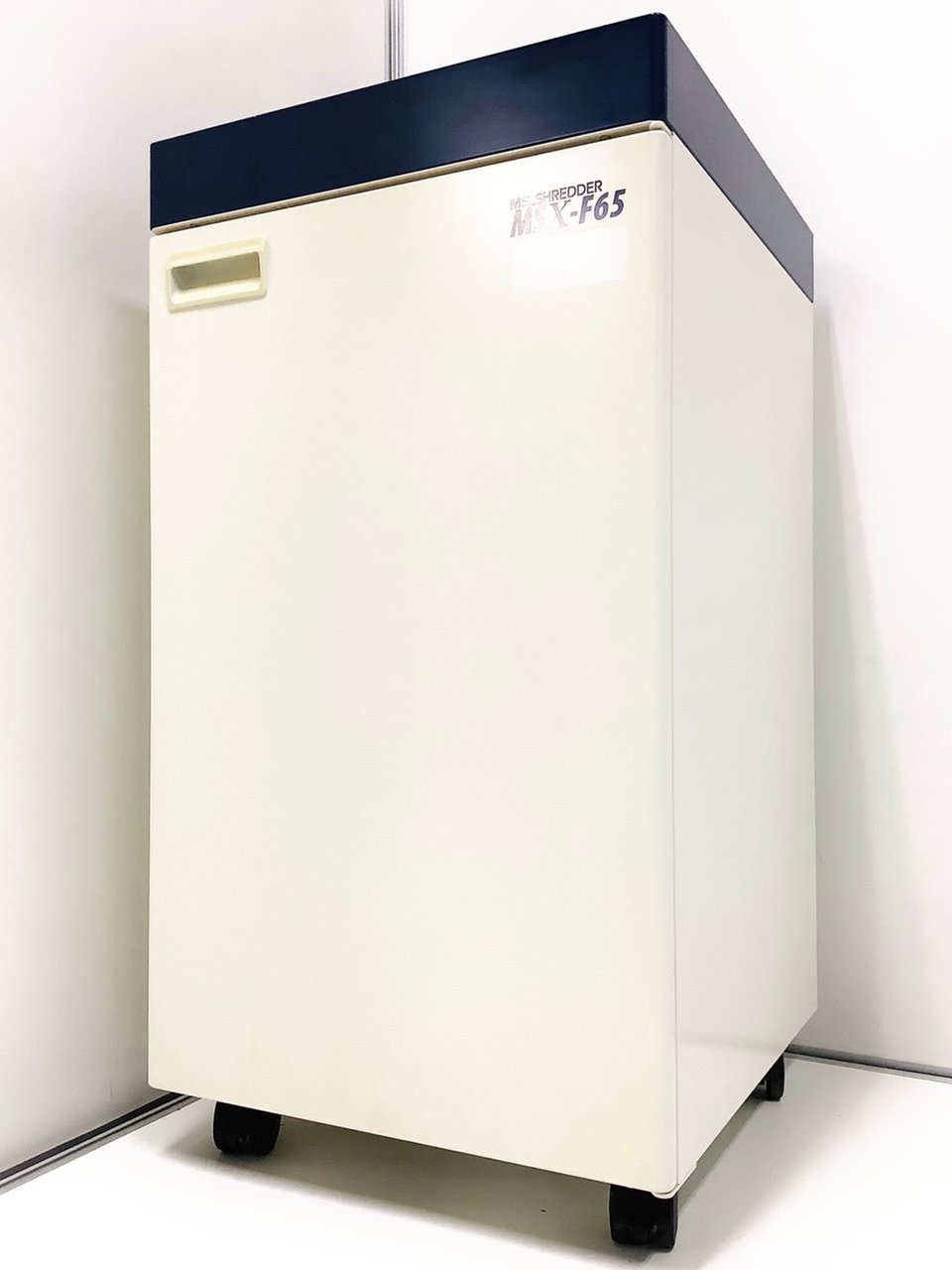 【ハイパワーモデル】【大容量シュレッダー！！】
最大65枚細断モデルが入荷しました！
【散らかりがちな書類を纏めて粉砕！】■明光商会/MSX-F65/ホワイト
                        MSXシリーズ
                                    中古
            