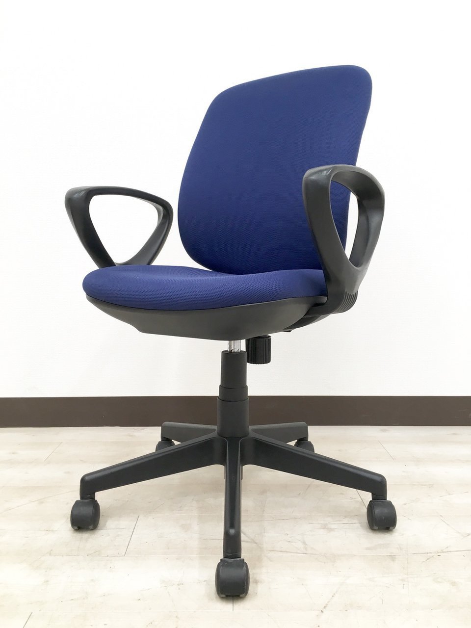 【中古】Presea KC-K66SL プラス/PLUS 肘付ローバックチェア 359641 - 中古オフィス家具ならオフィスバスターズ