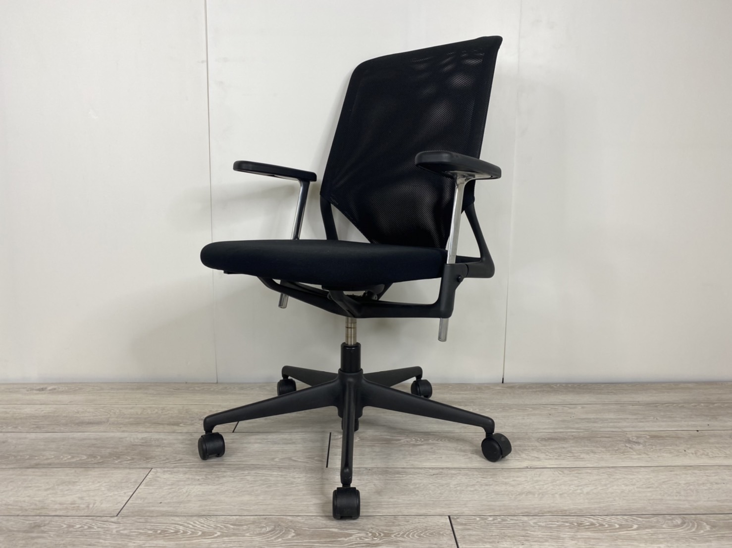 メダ２チェア vitra/ヴィトラ 肘付ハイバックチェア 中古】メダ2チェア vitra/ヴィトラ 肘付ハイバックチェア