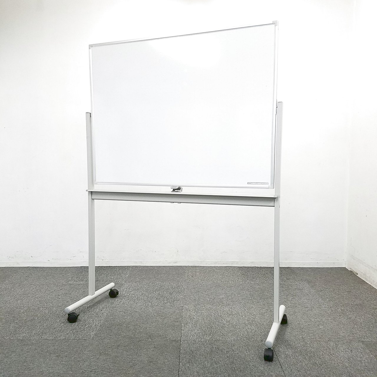 【KS】【ミーティングの必需品！】■ウチダ　脚付ホワイトボード　W1200mm・両面タイプ　■空間の間仕切りとしても使える！
                        その他シリーズ
                                    中古
            