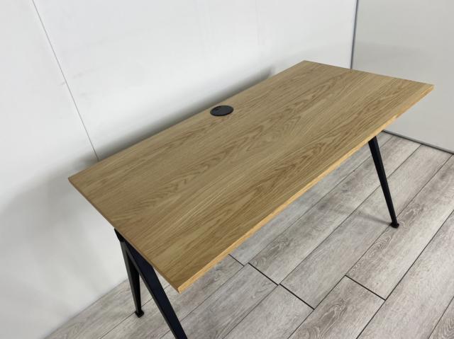 【アジア限定】ヘイ HAY ピラミッド デスク Pyramid Desk ワーキング テーブル W120×60cm マットラッカー オーク べニヤ  ベース：スチール（ブラック塗装）