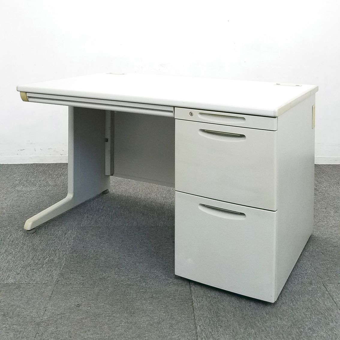 【6台入荷】オカムラのTHE 定番デスク「SD-V」が入荷！中古　デスク　片袖机　事務机　オフィスデスク　袖　オカムラ　W1200
                        SDシリーズ
                                    中古
            