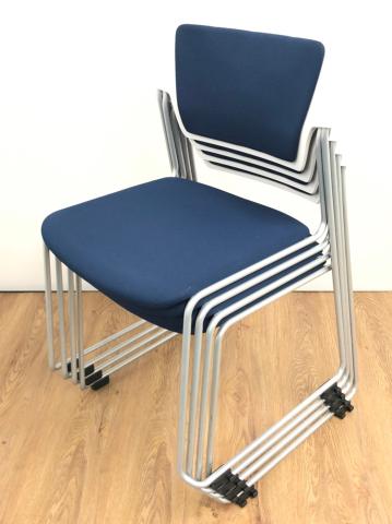 【4脚セット】イトーキ製　エレックシリーズ　定番のブルーカラー　スタッキングチェア！！
                        エレック
                                    中古
            
