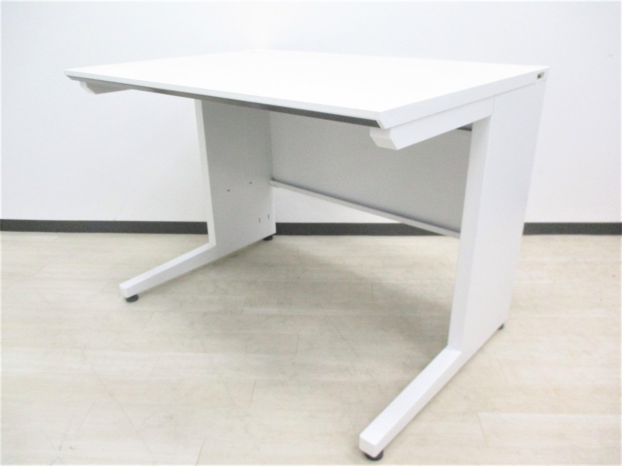 【商品入れ替え】【コンパクト平デスク】コクヨ（KOKUYO）ISシリーズ　平机　幅1000㎜　■色：ホワイト　引き出し無し
                        iSシリーズ
                                    中古
            