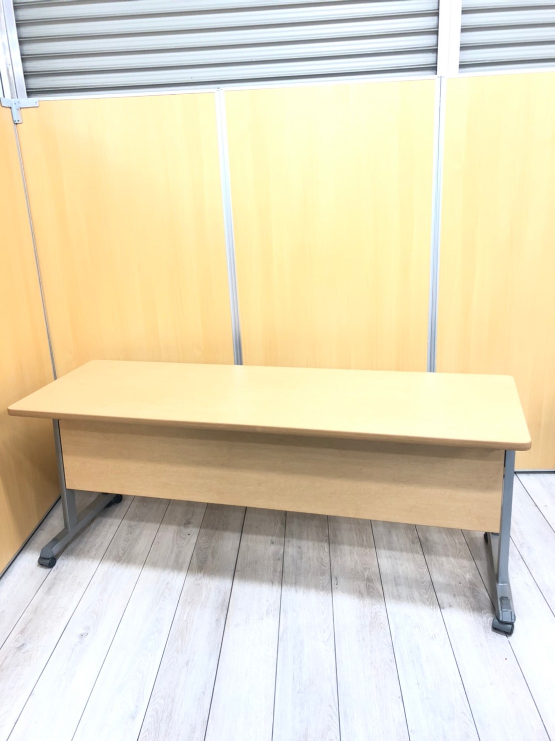 【10台入荷！】オリバー製の幅1800㎜サイドスタックテーブル！　折りたたみ　ナチュラル　木目
                        その他シリーズ
                                    中古
            