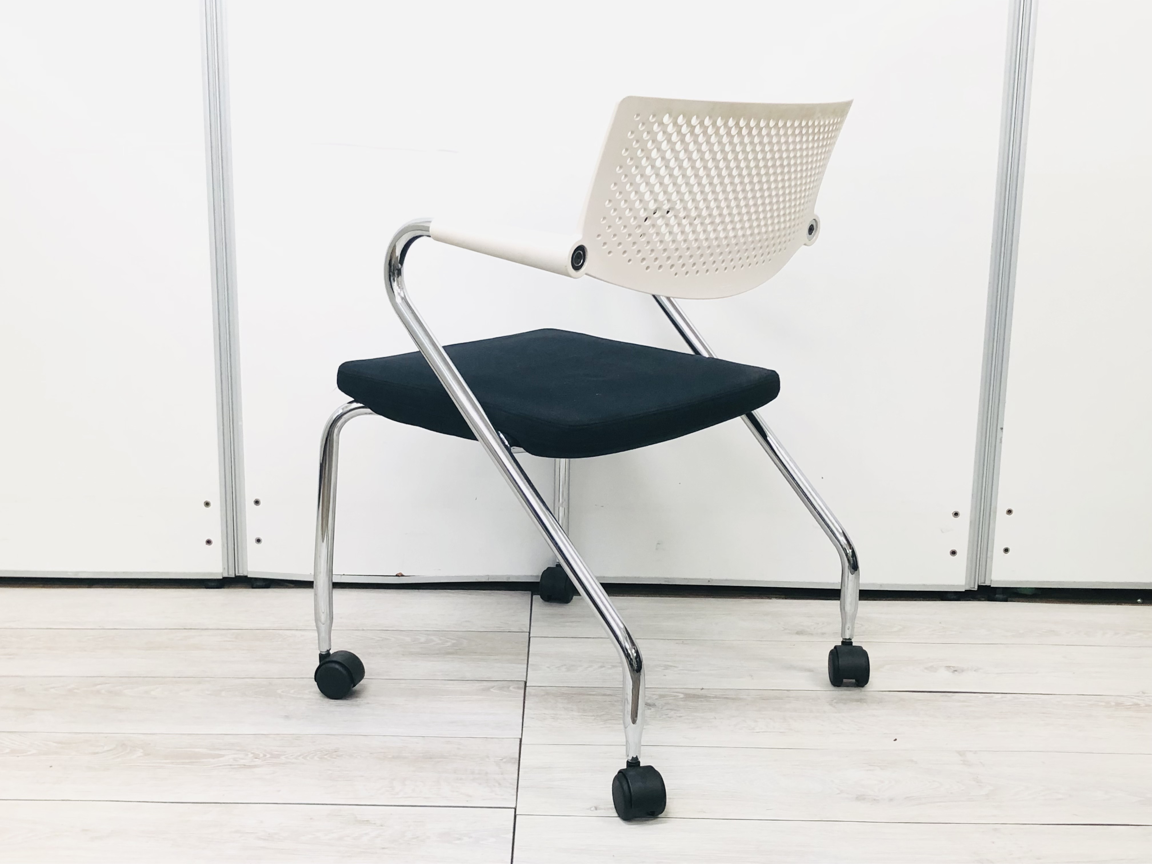 【美品】ヴィトラホワイトデザイナー 椅子#2 vitra（ヴィトラ）で始めるデザイナーズチェアがある暮らし