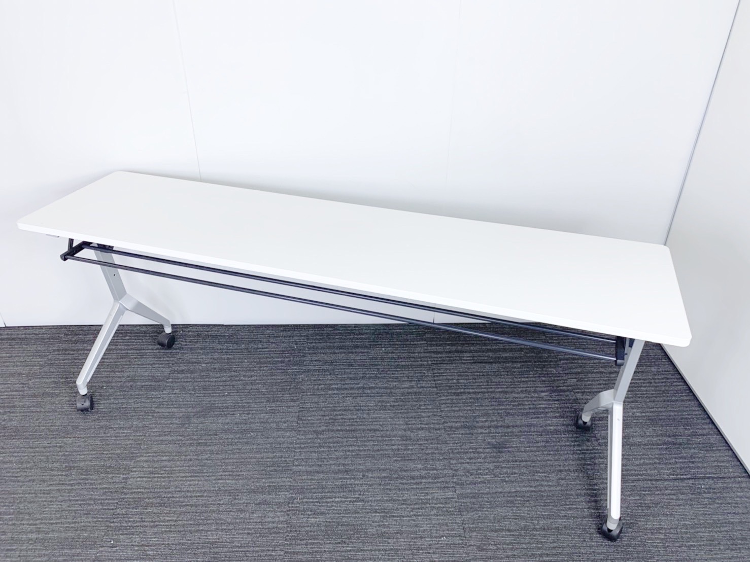 【ロットで揃います！！】スタック可能でらくらく収納！会議室・研修室など多様途でのご使用が可能です！
                        リーフライン
                                    中古
            