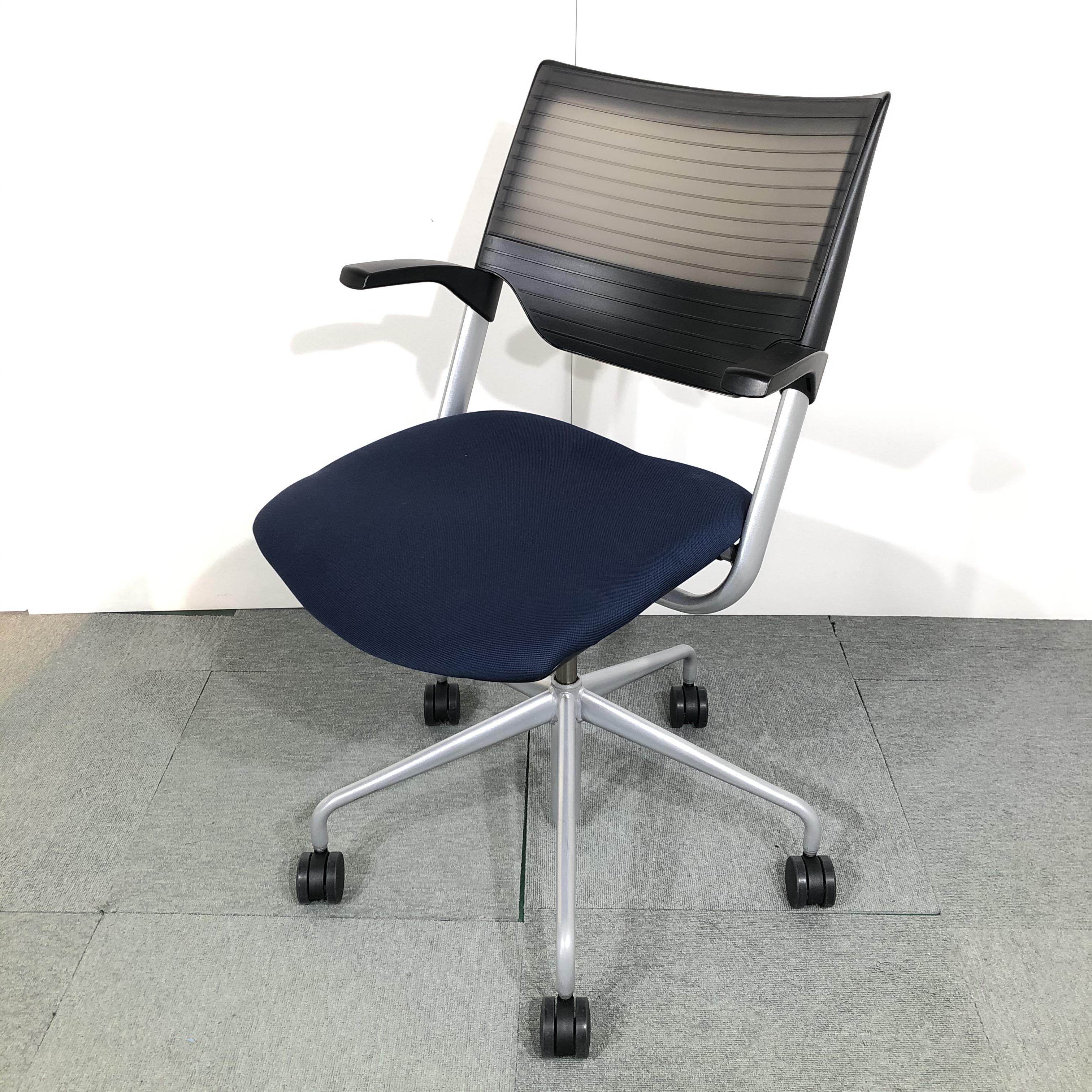 イトーキ製　レクシブシリーズ　ミーティングチェア入荷！！【関東倉庫在庫】
                        レクシブ
                                    中古
            