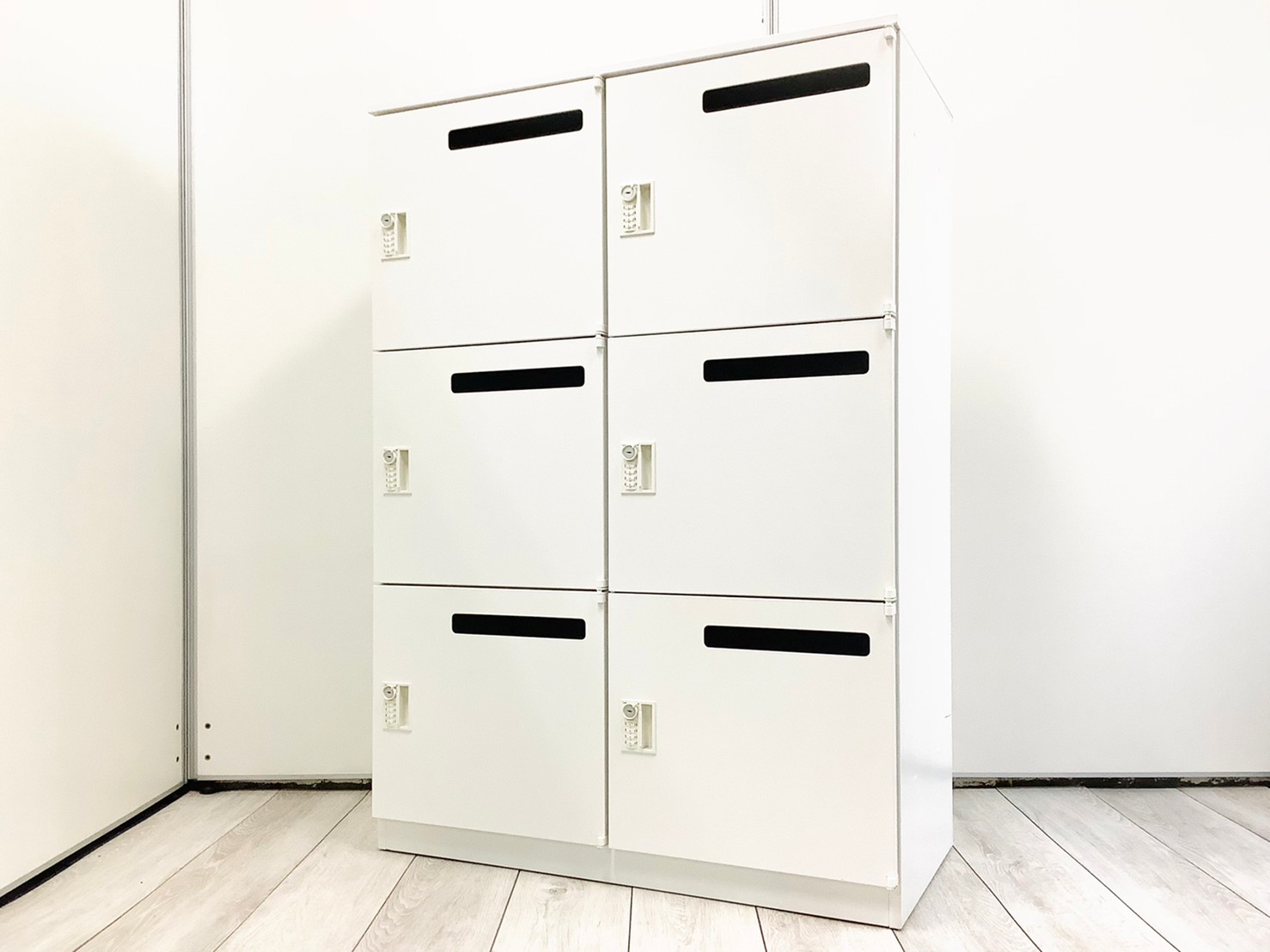 【2台入荷】先進のモバイル収納　パーソナルロッカー　ダイヤル錠タイプ
                        HSパーソナル
                                    中古
            