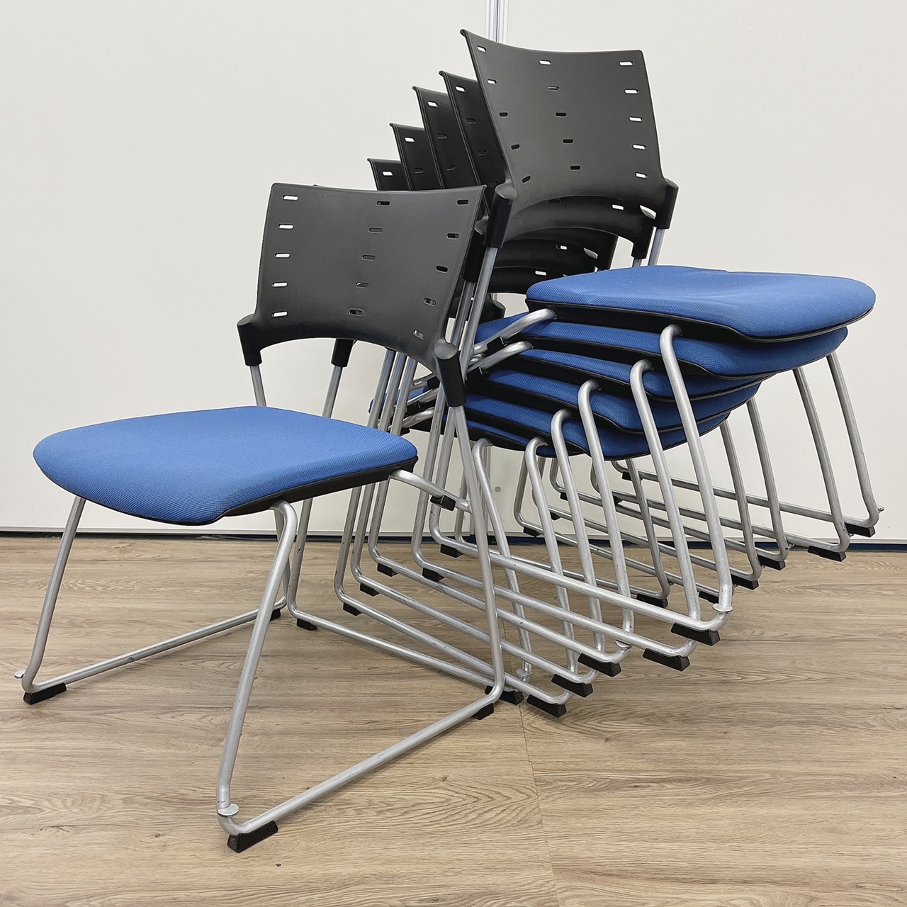 【6脚1セット】　イトーキ　ITOKI　マノス　ブル－　青　収納
                        マノスチェア
                                    中古
            