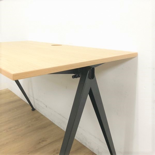 中古】 ピラミッドテーブル (PYRAMID TABLE) HAY デスクその他 中古】 ピラミッドテーブル (PYRAMID TABLE) HAY デスクその他