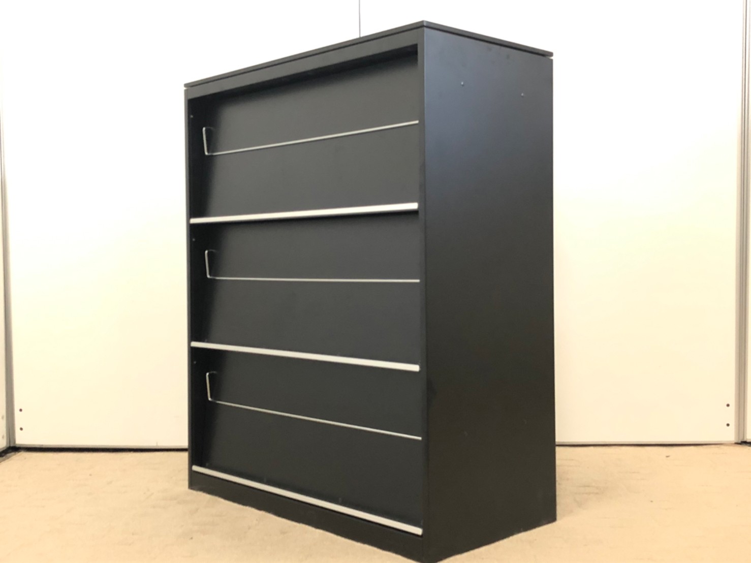 【2台入荷！！！】カラーはトレンドのブラックカラー！カフェ調オフィスにピッタリの一品です！■オカムラ/レクトライン/ブラック
                        レクトライン
                                    中古
            