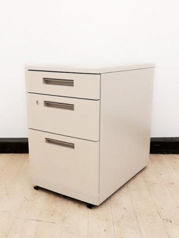 【定価約8万円】【収納力もバツグンな3段ワゴンの入荷です】◆KOKUYO／コクヨ◆MX　3段ワゴンおつとめ品【Ｂ】
                        MX
                                    中古
            