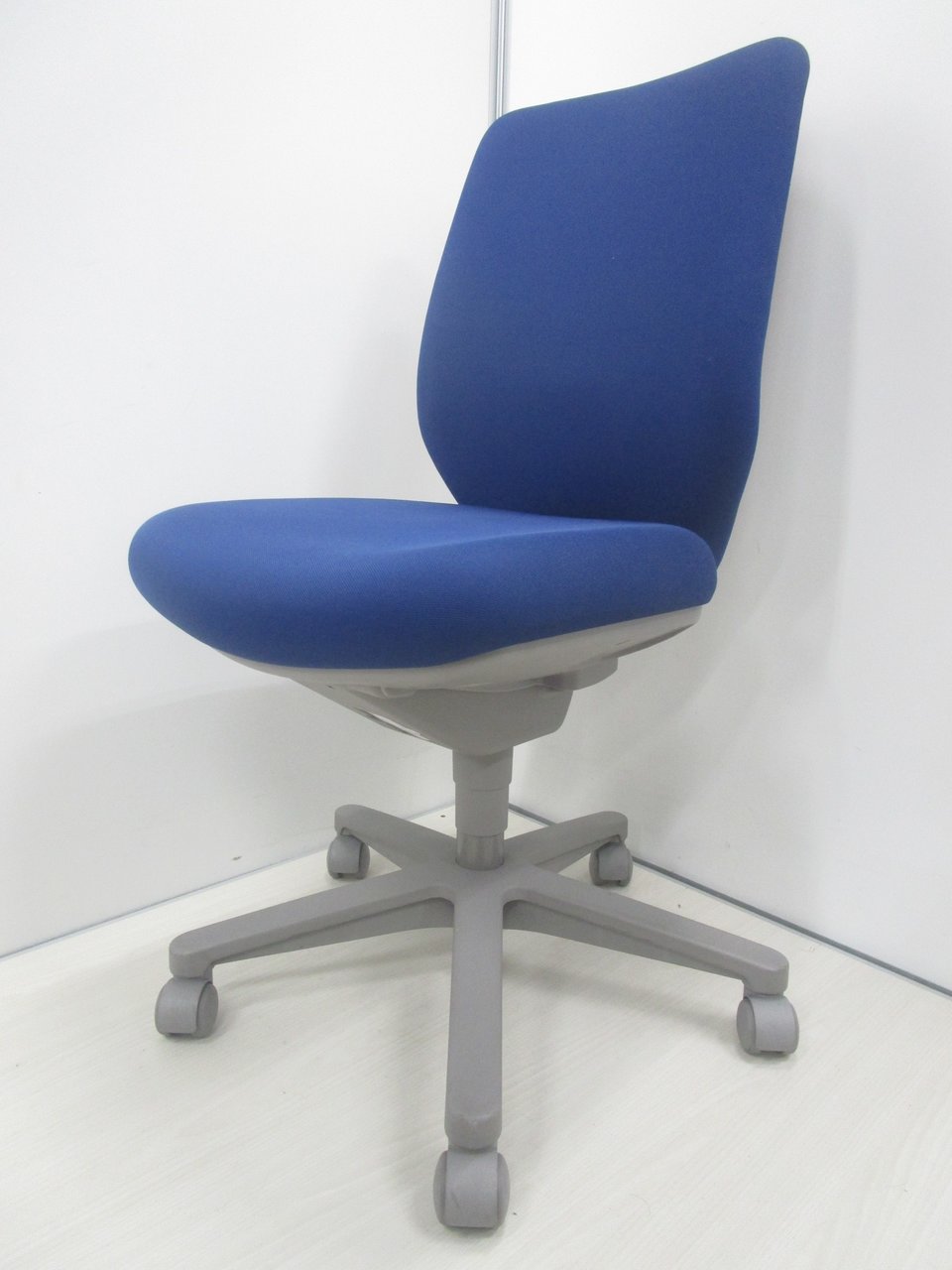 【ダブルクッション構造で背中にフィット！】■コクヨ　セディスタチェア　ブルー
                        セディスタチェア
                                    中古
            