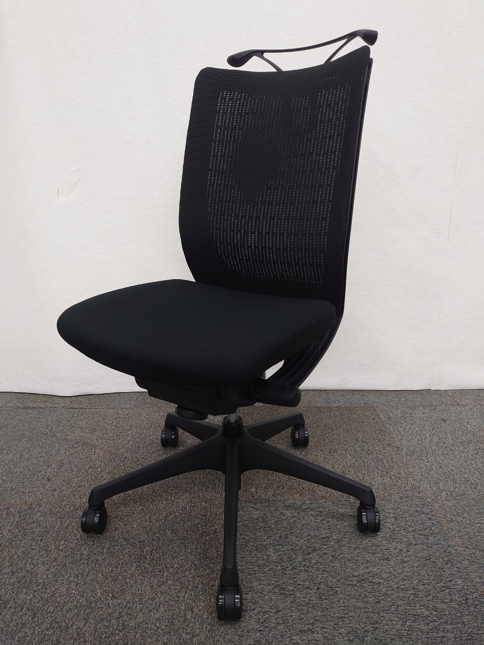 【関東倉庫在庫品】【美品】ほぼ未使用に近い状態です！オカムラ製・ヴィスコンテチェアが入荷しました！限定3脚です！長く使うために、座り心地のいいものを！弊社使用欄【A00848538】
                        ヴィスコンテチェア
                                    中古
            