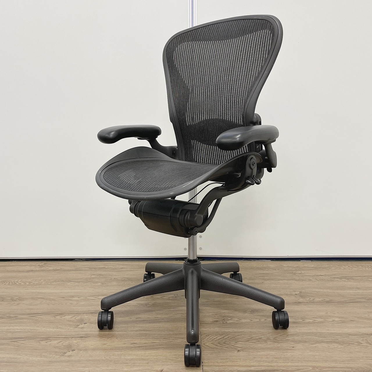 ハーマンミラー　Herman　Miller　アーロン　チェア　ハイバック　肘付　前傾チルト付 人気　テレワーク　高級　役員　ランバーフル装備
                        アーロンチェア
                                    中古
            