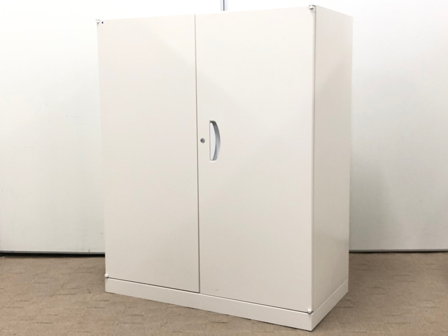 【ロット入荷！】スタンダードな観音開きタイプの書庫！■生興　■クウォール
                        QUWALL
                                    中古
            