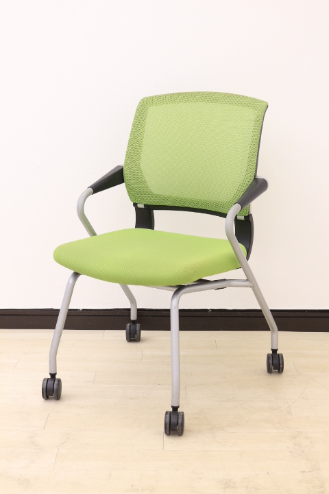 【背にフィットする快適メッシュ！】■コクヨ製　ネスティングチェア　ライトグリーン　■リラックスできる肘付！厚めのクッション！
                        サテリテチェア
                                    中古
            