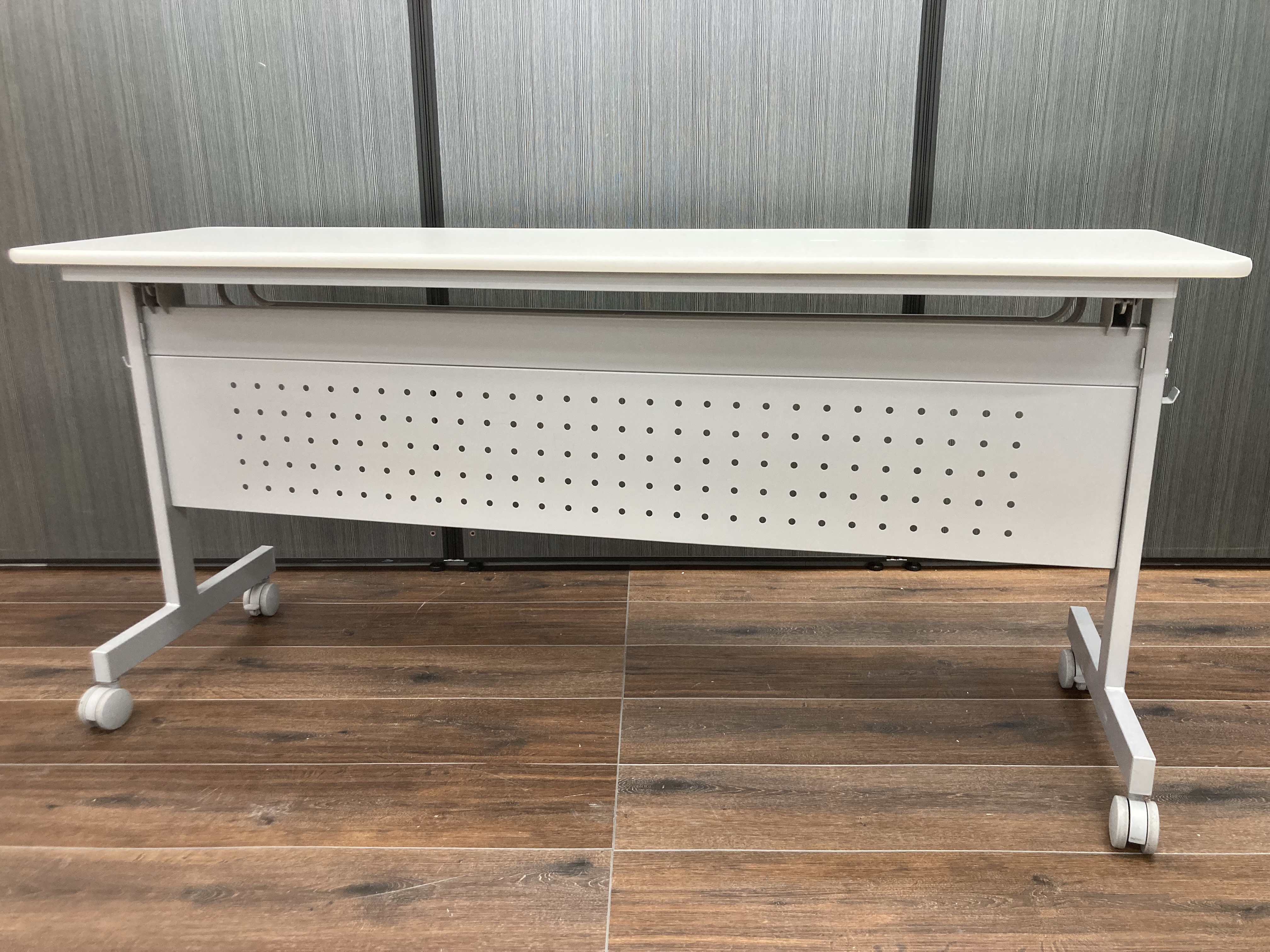 【6台入荷】コスト重視の方にオススメ！
                        その他シリーズ
                                    中古
            