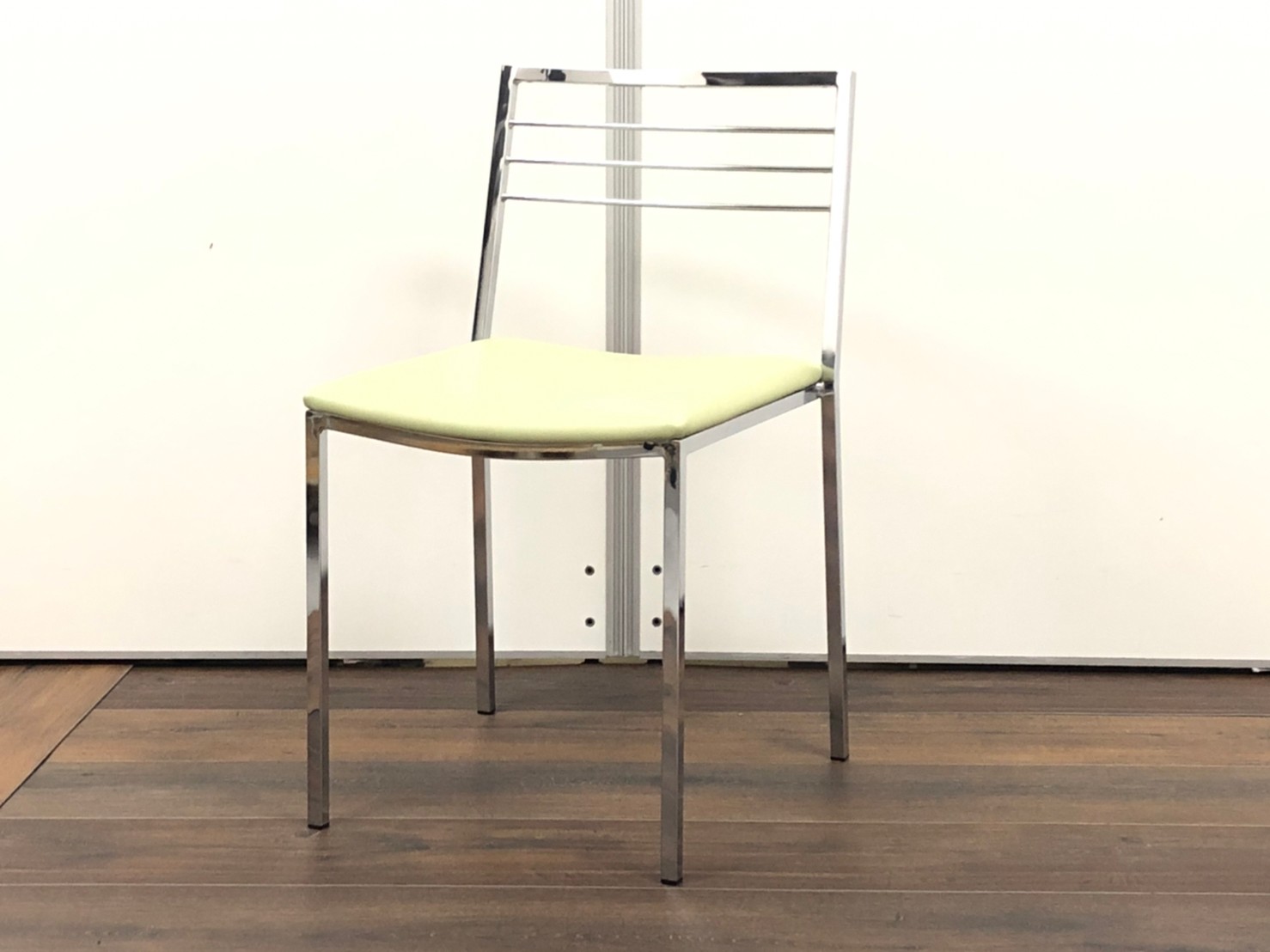 【ロット入荷】オカムラ製品のスタッキングチェアの入荷です！キャスター無しのため置く場所を選ばない！　ビニールレザー仕様のため汚れも落ちやすい！
                        その他シリーズ
                                    中古
            