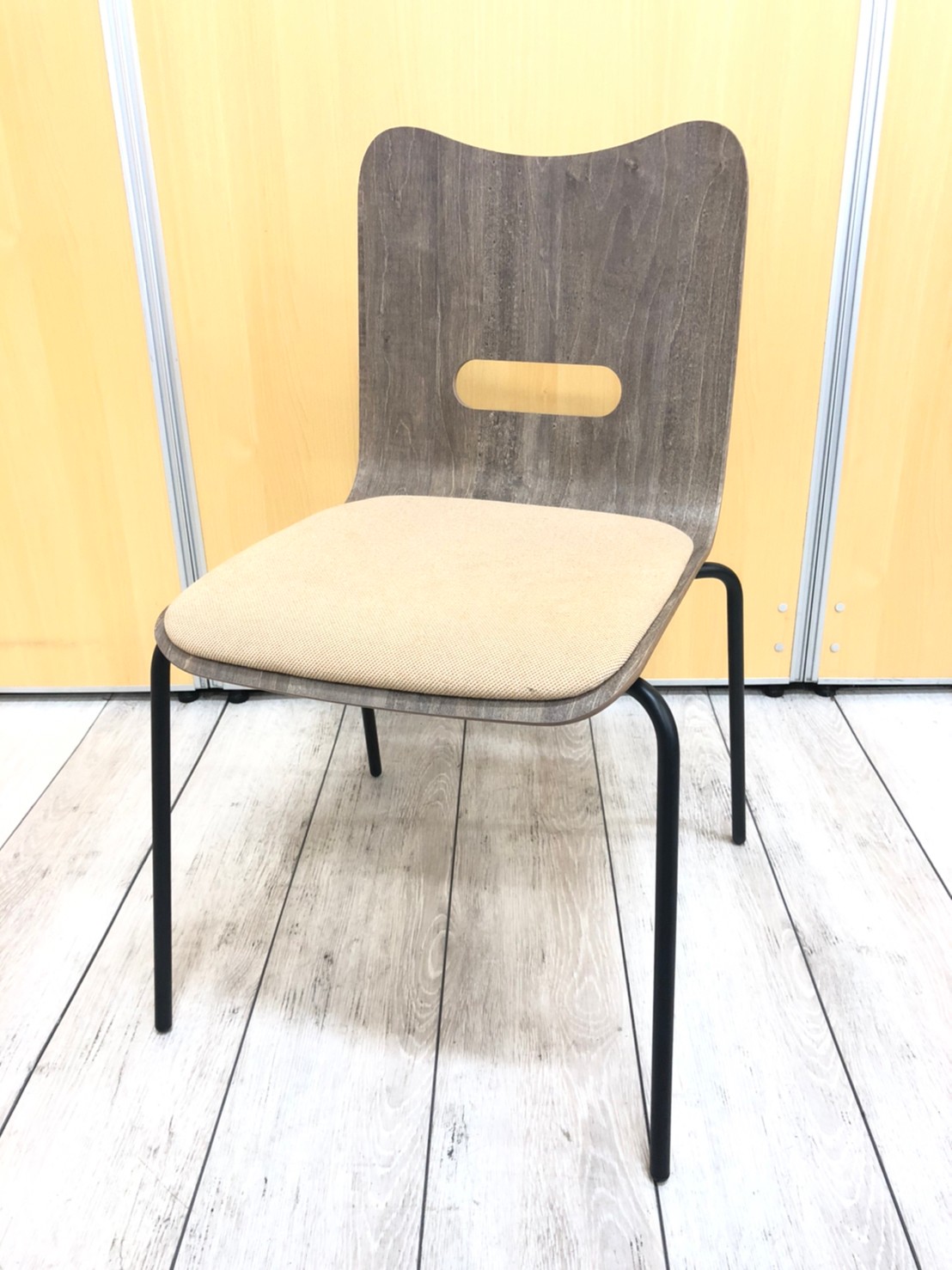 【各色入荷！】2019年製！イトーキ製deco bocoチェア！　休憩　カフェ　スタック
                        その他シリーズ
                                    中古
            