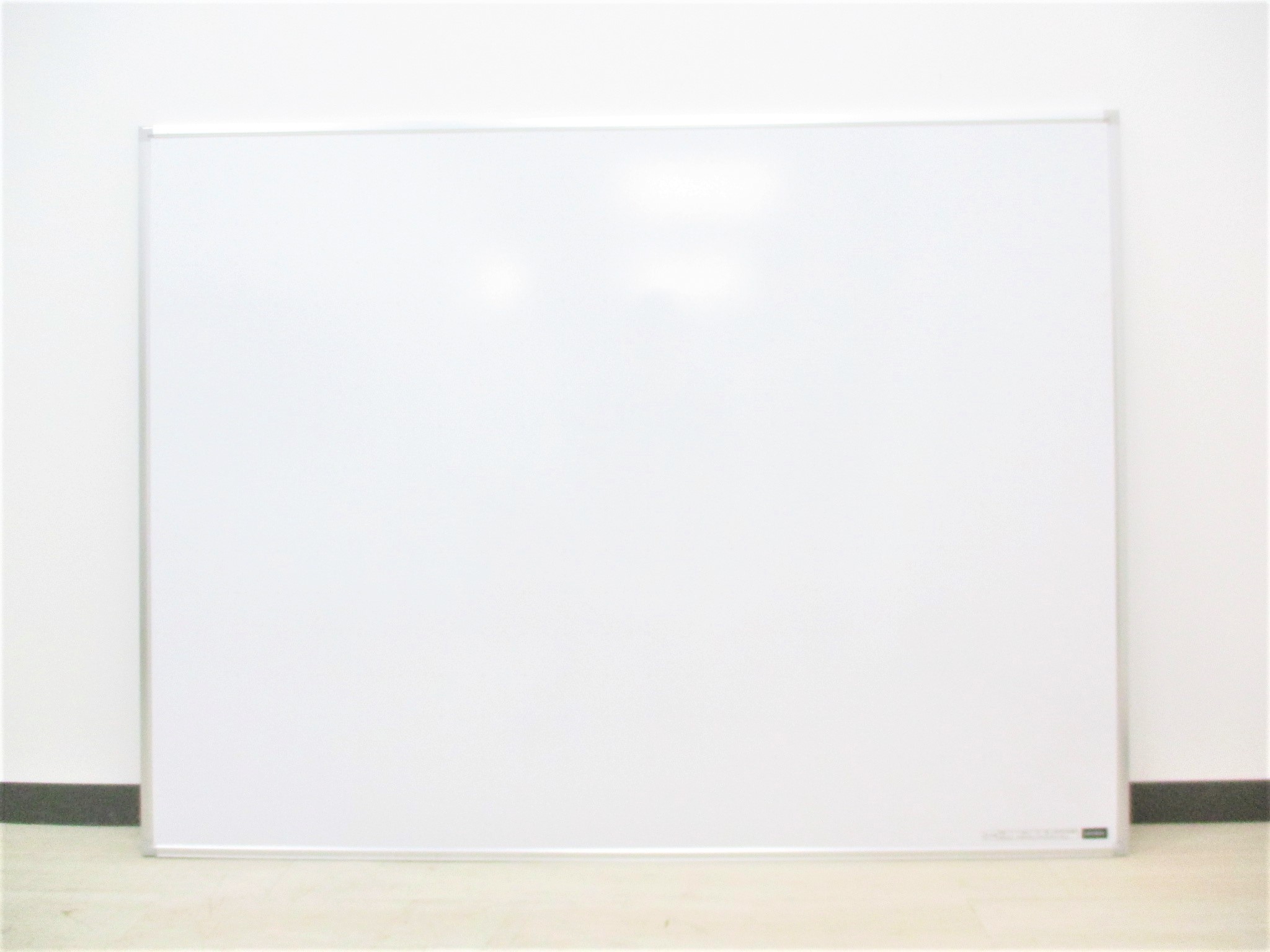 ウチダ　壁掛用ホワイトボード　W1200×H900　※マーカー受け無し
                        その他シリーズ
                                    中古
            