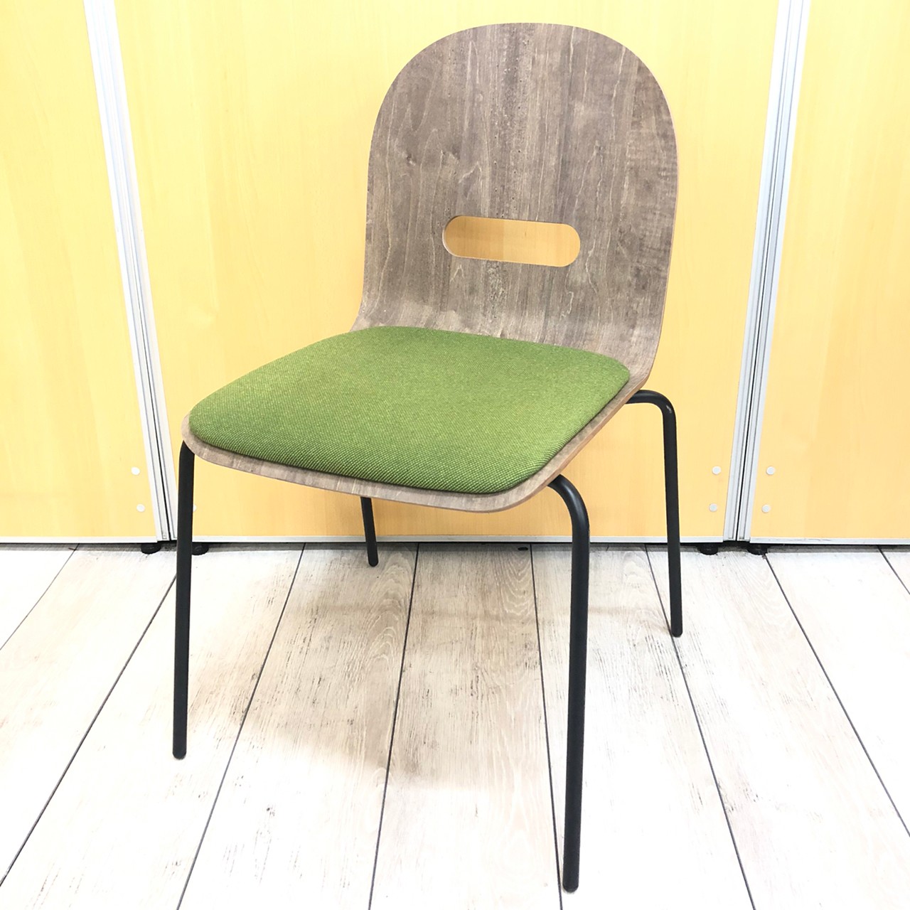 【各色入荷！】2019年製！イトーキ製deco bocoチェア！　休憩　カフェ　スタック
                        その他シリーズ
                                    中古
            