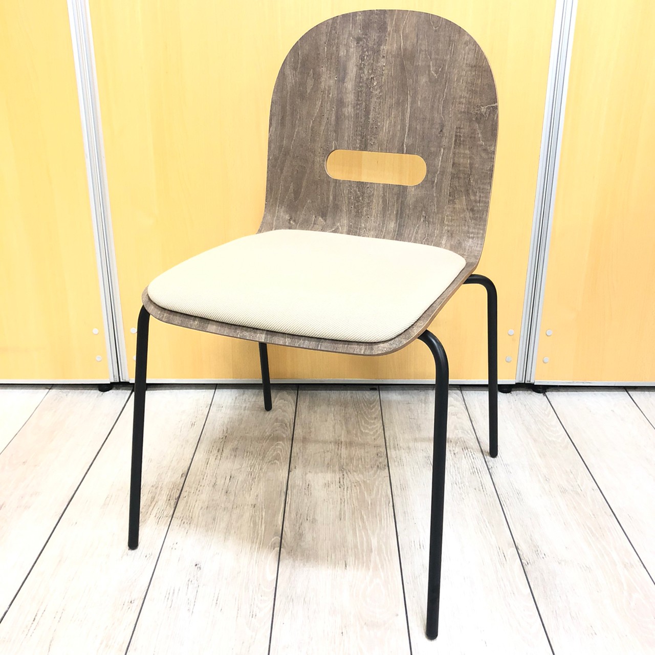 【各色入荷！】2019年製！イトーキ製deco bocoチェア！　休憩　カフェ　スタック
                        その他シリーズ
                                    中古
            