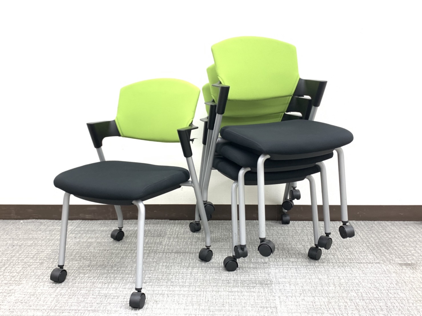 【セット価格お得】ミーティングチェア売れ筋No.1 移動ラクラクキャスター付き※背もたれグリーンタイプ◆コクヨ製
                        プロッティチェア
                                    中古
            