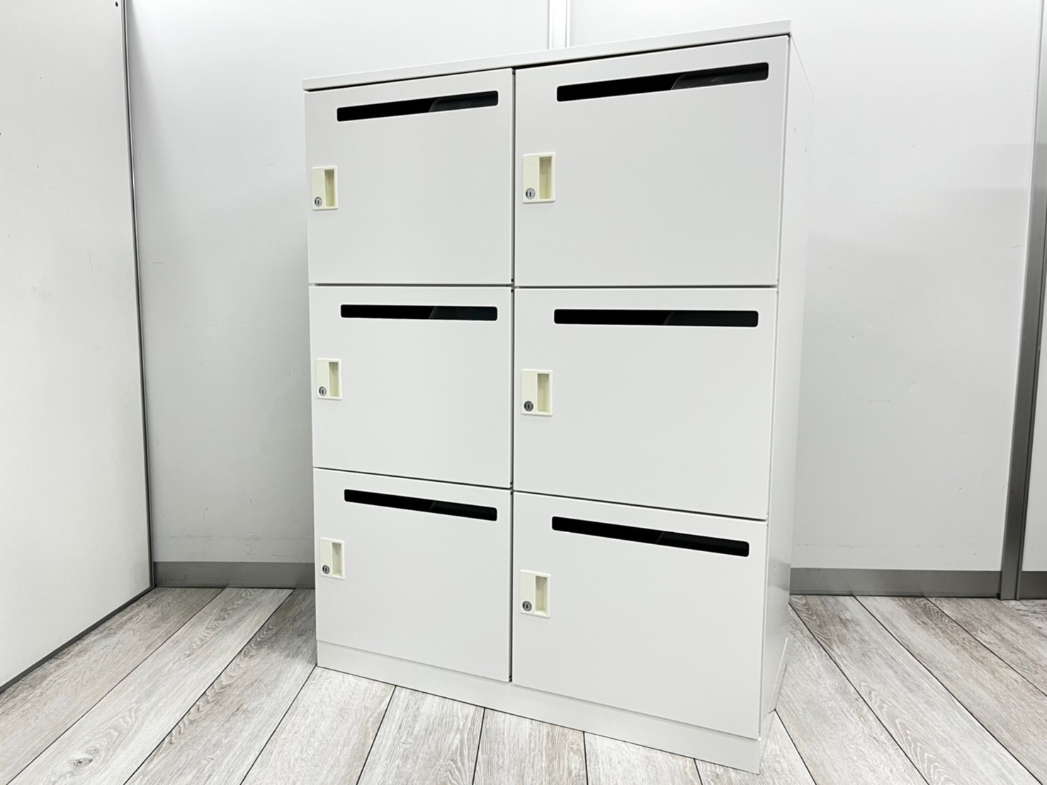 大人数でも対応メールロッカー　ホワイト　コクヨ　イノンシリーズ　フリーアドレスデスク向け
                        iNON
                                    中古
            