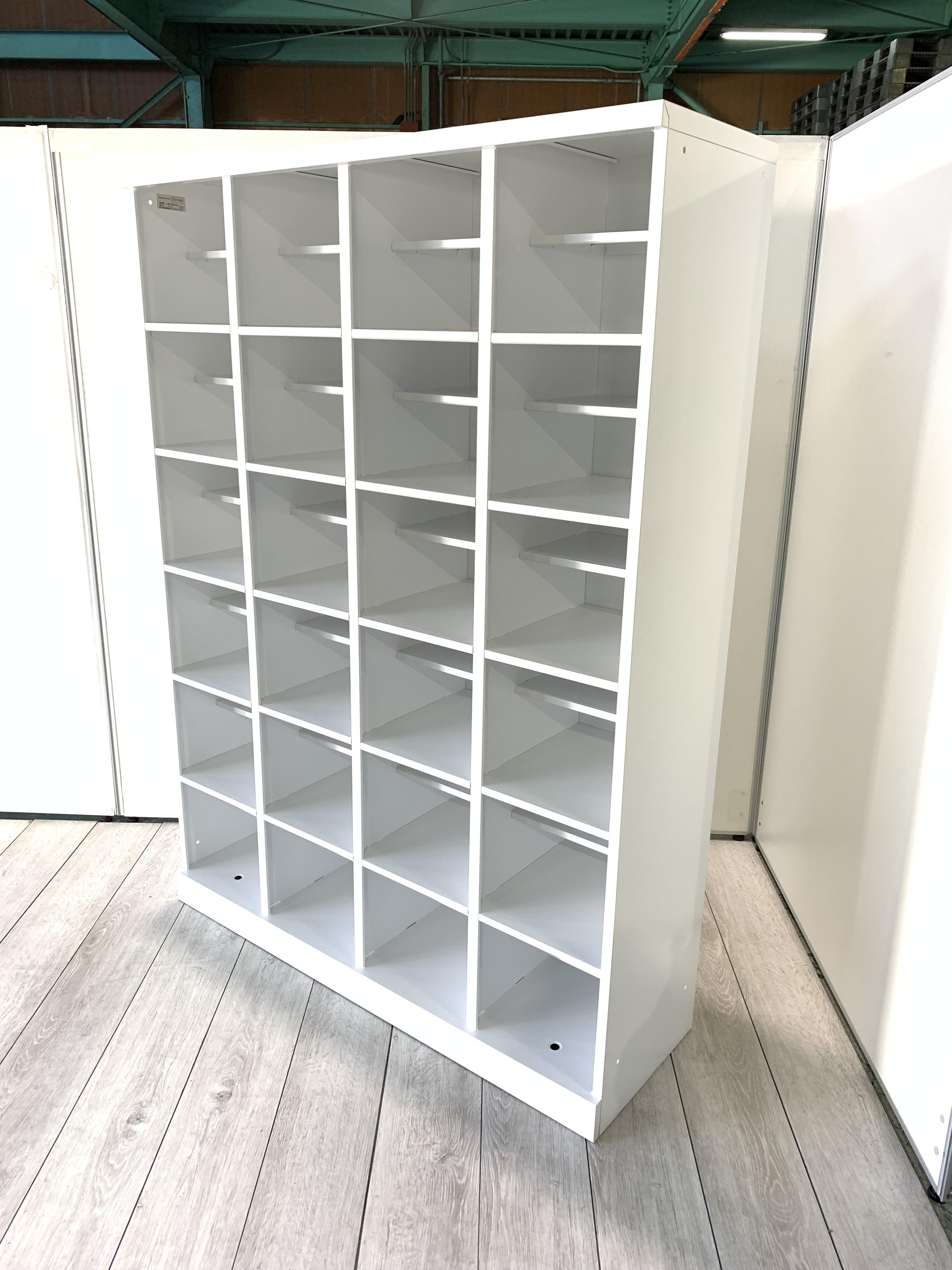 シューズボックス　多人数用　1台限定　【関西在庫数ナンバーワン・東大阪店】
                        SBX
                                    中古
            