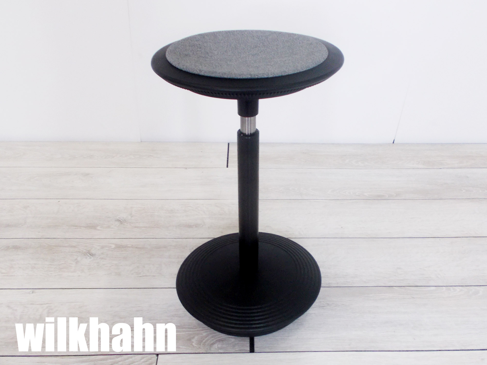 willkhahn/ウィルクハーン Stitz Bar Stool  ハーフシーティングチェア  グレー
                        スティッツ
                                    中古
            