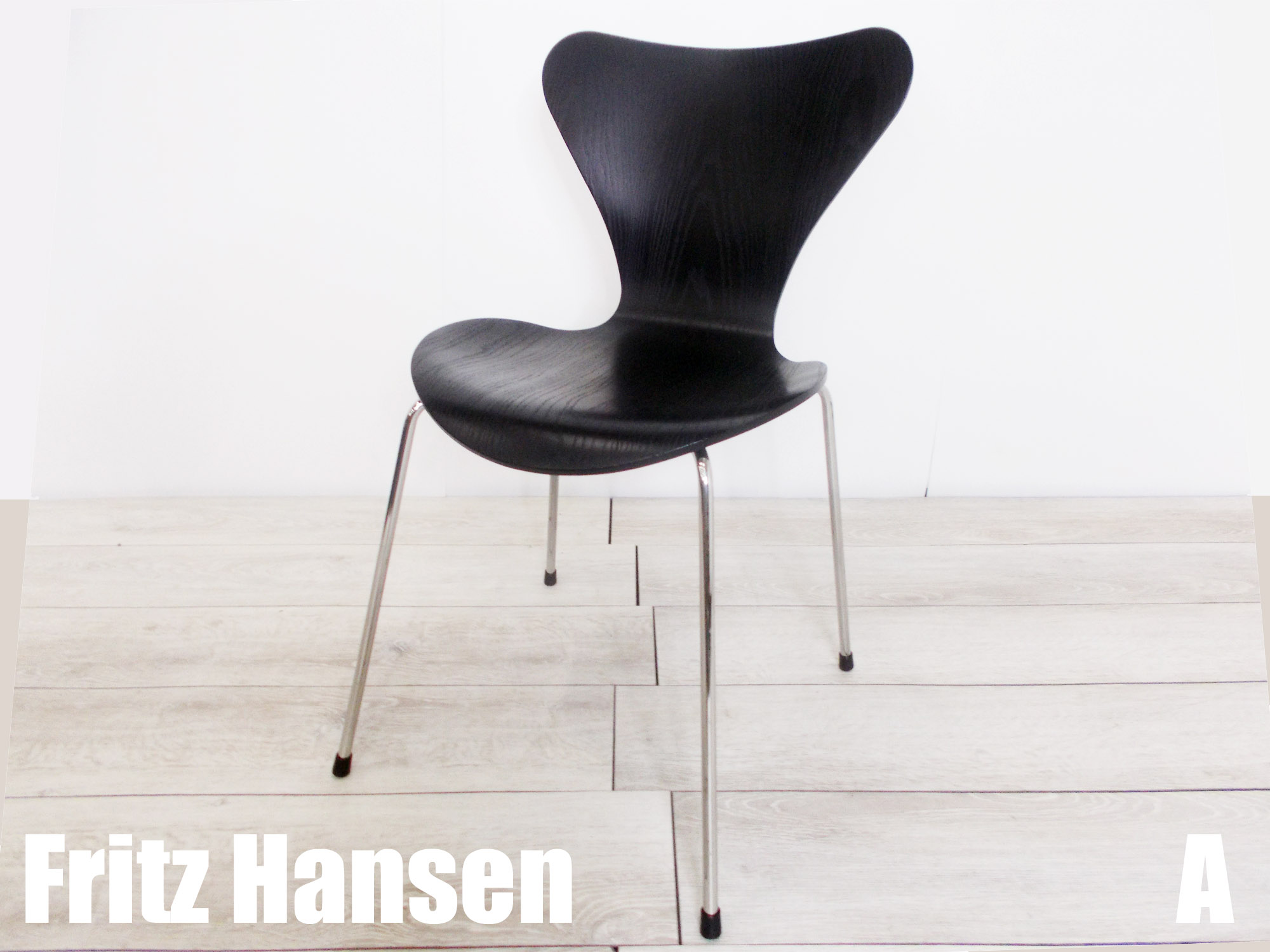 A）FritzHansen／フリッツハンセン　セブンチェア　カラードアッシュ　ブラック　アルネ・ヤコブセン　北欧
                        その他シリーズ
                                    中古
            