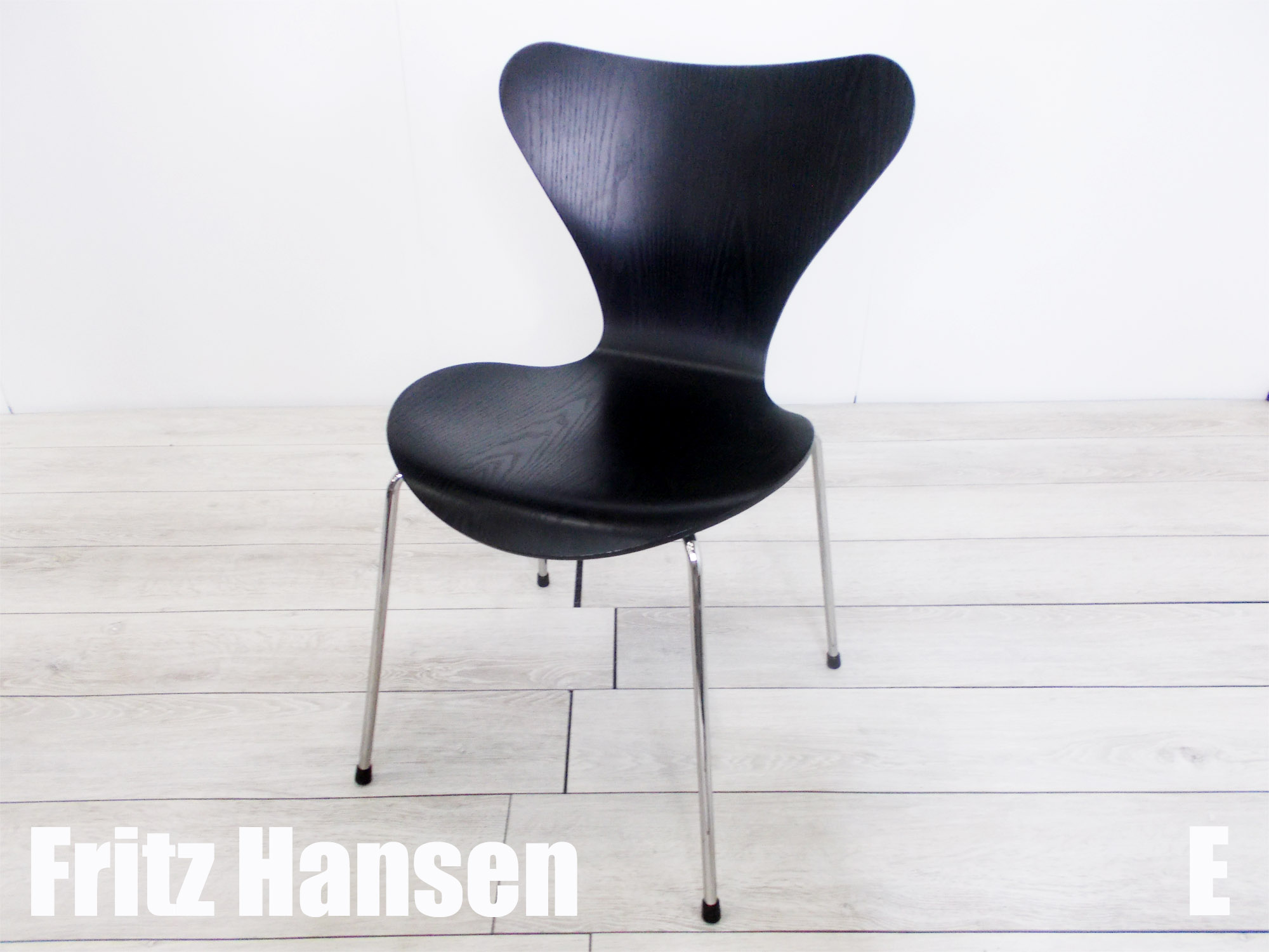 E）FritzHansen／フリッツハンセン　セブンチェア　カラードアッシュ　ブラック　アルネ・ヤコブセン　北欧
                        その他シリーズ
                                    中古
            