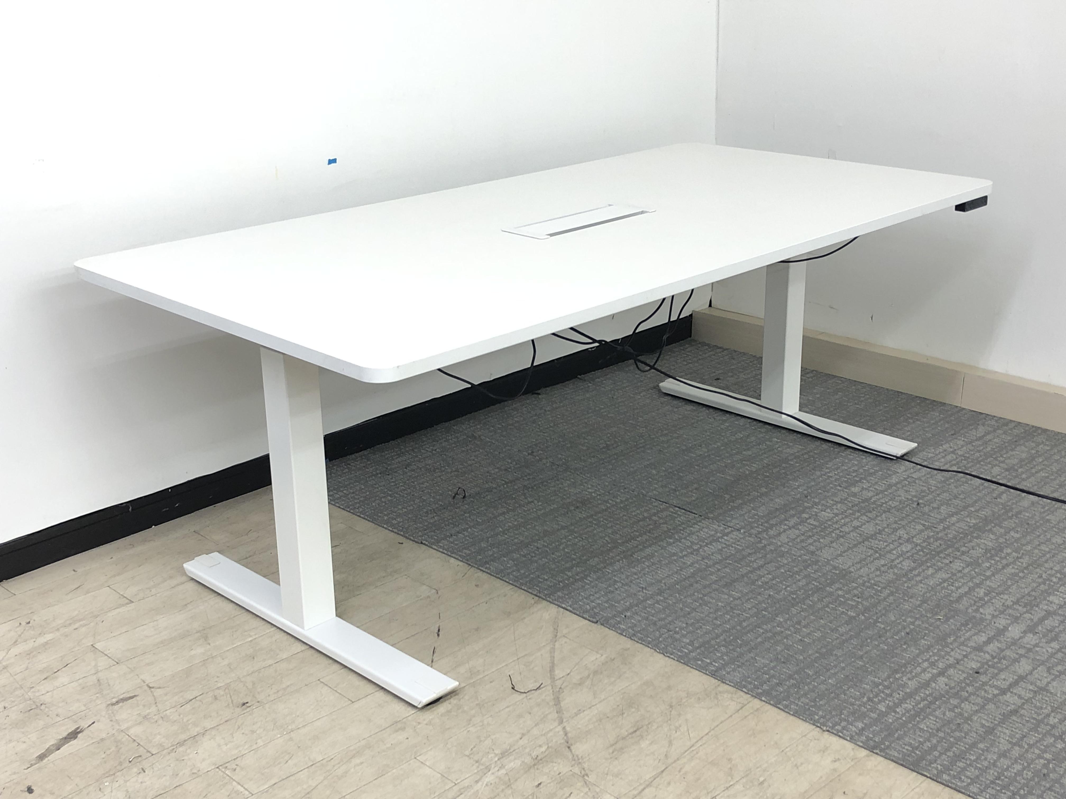 【2017年製】【上下電動昇降】内田洋行から満を持して登場■幅１８００ｍｍの大型天板！■清潔感溢れるホワイト！上下に動きます。
                        オペルナ
                                    中古
            