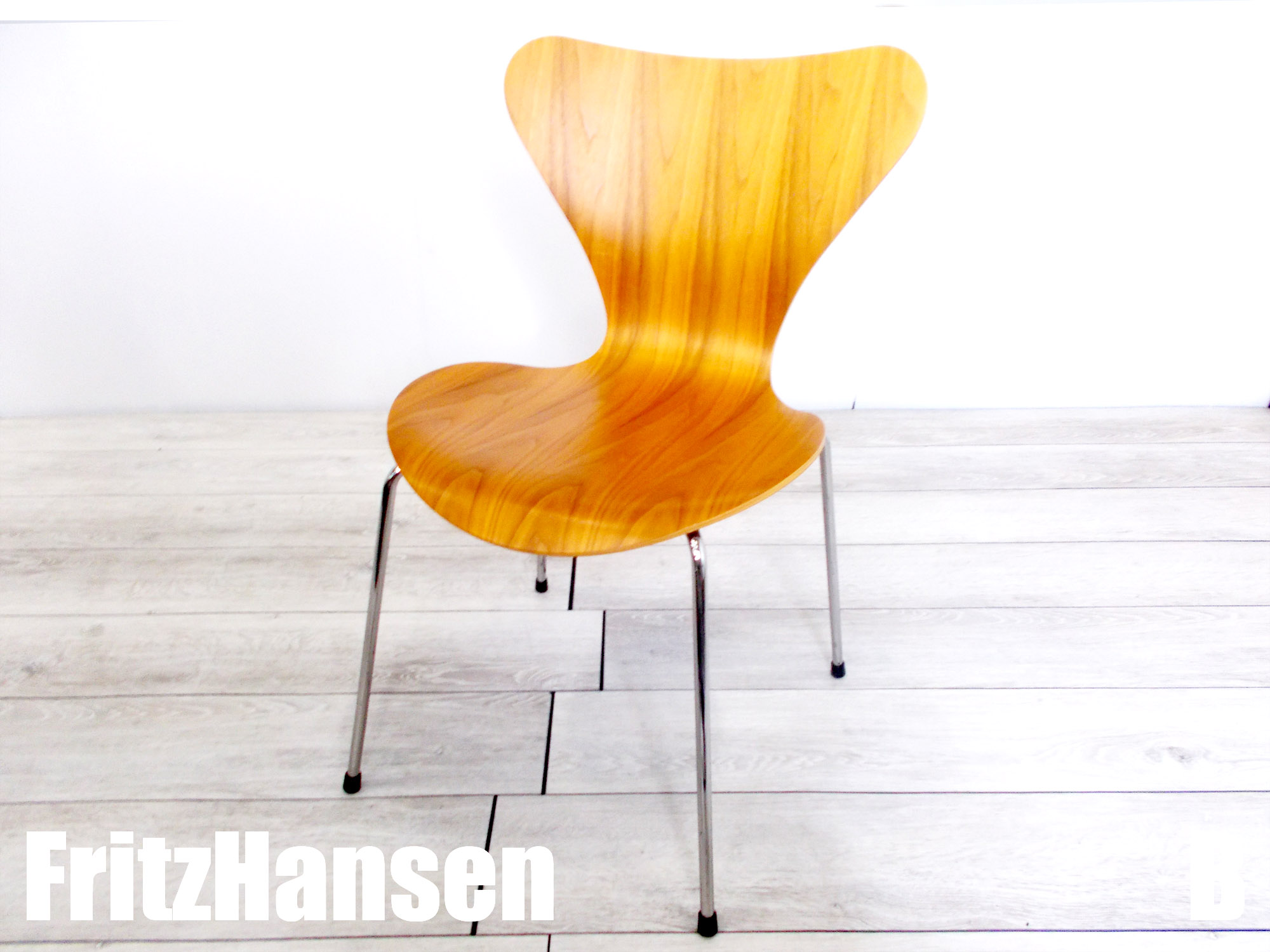 B）FritzHansen／フリッツハンセン　セブンチェア　ナチュラルウッド　ウォルナット　アルネ・ヤコブセン　北欧
                        その他シリーズ
                                    中古
            