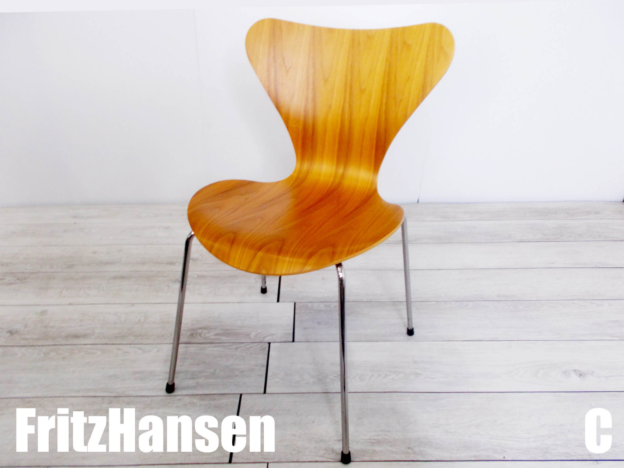 C）FritzHansen／フリッツハンセン　セブンチェア　ナチュラルウッド　ウォルナット　アルネ・ヤコブセン　北欧
                        その他シリーズ
                                    中古
            
