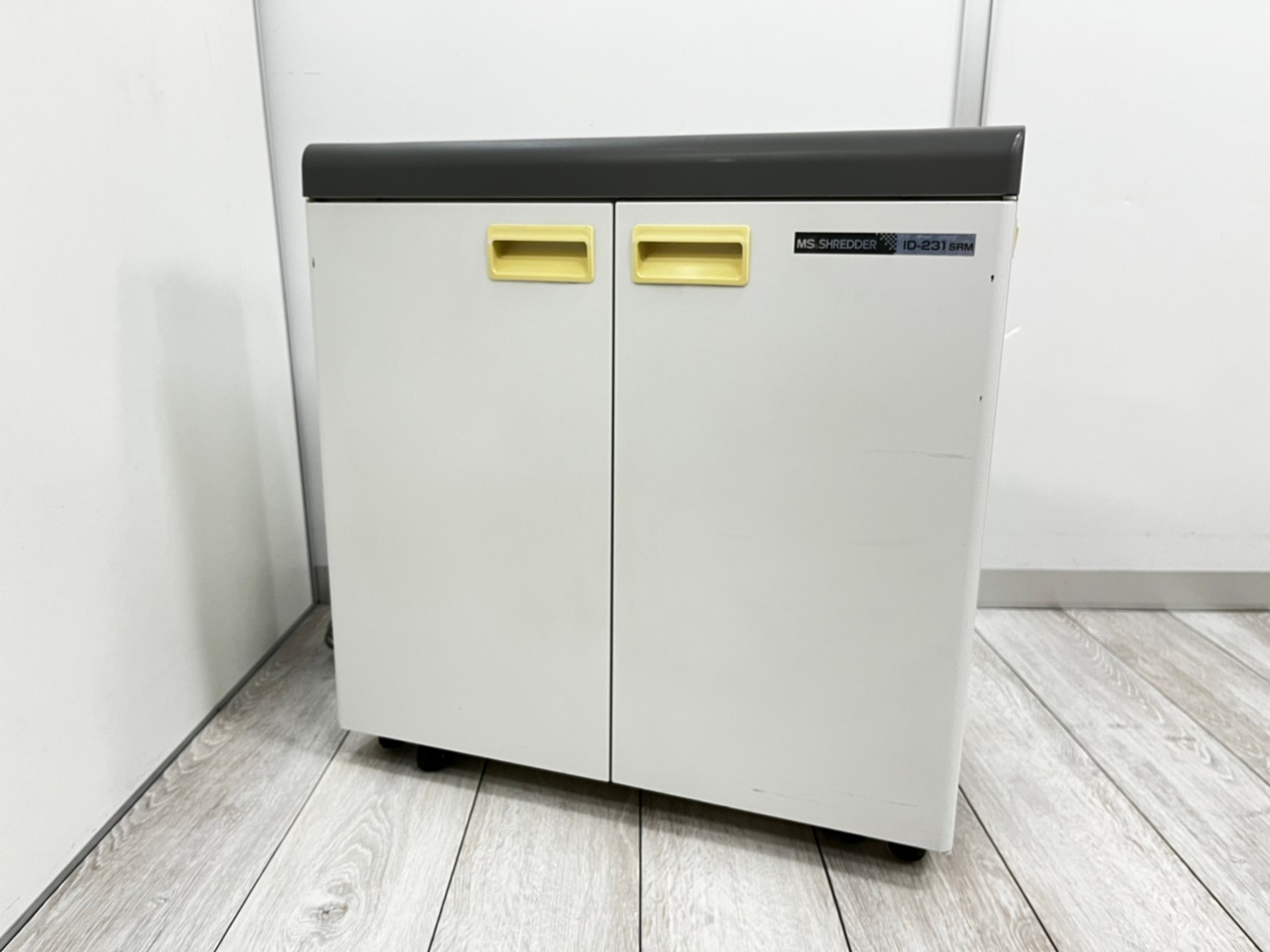 シュレッダー業界で圧倒的なシェア率を誇る明光商会製/クロスカットシュレッダー/MS-ID231SR
                        IDシリーズ
                                    中古
            