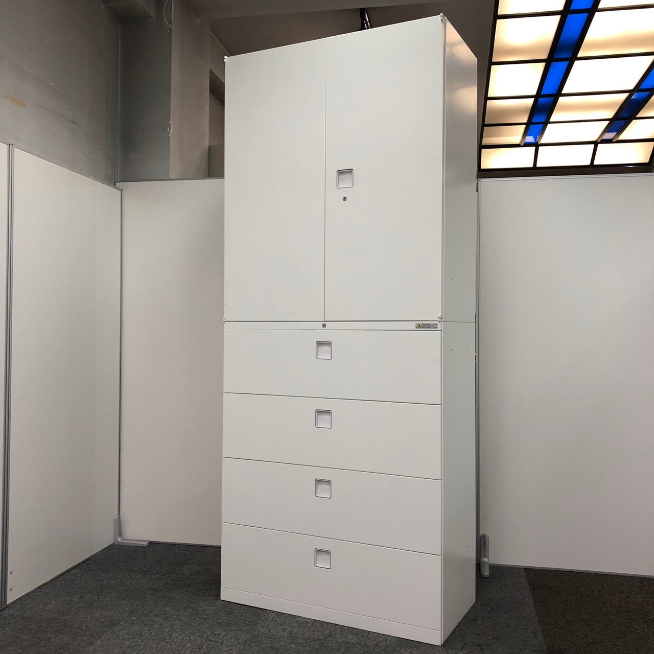 【超稀少な4段引き出しタイプ!!】オカムラが生んだロングセラー“Rectline（レクトライン）”【全方位から開閉出来るマルチハンドル搭載】
                        レクトライン
                                    中古
            