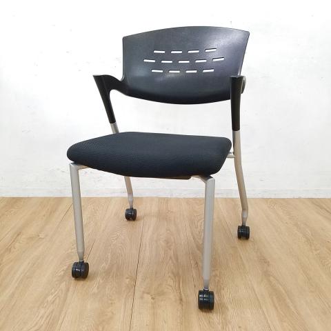 【6脚入荷】人気定番商品入荷！中古　スタックチェア　スタッキングチェア　ミーティングチェア　イトーキ　カクタス　オフィス　ブラック　キャスター付
                        カクタス
                                    中古
            