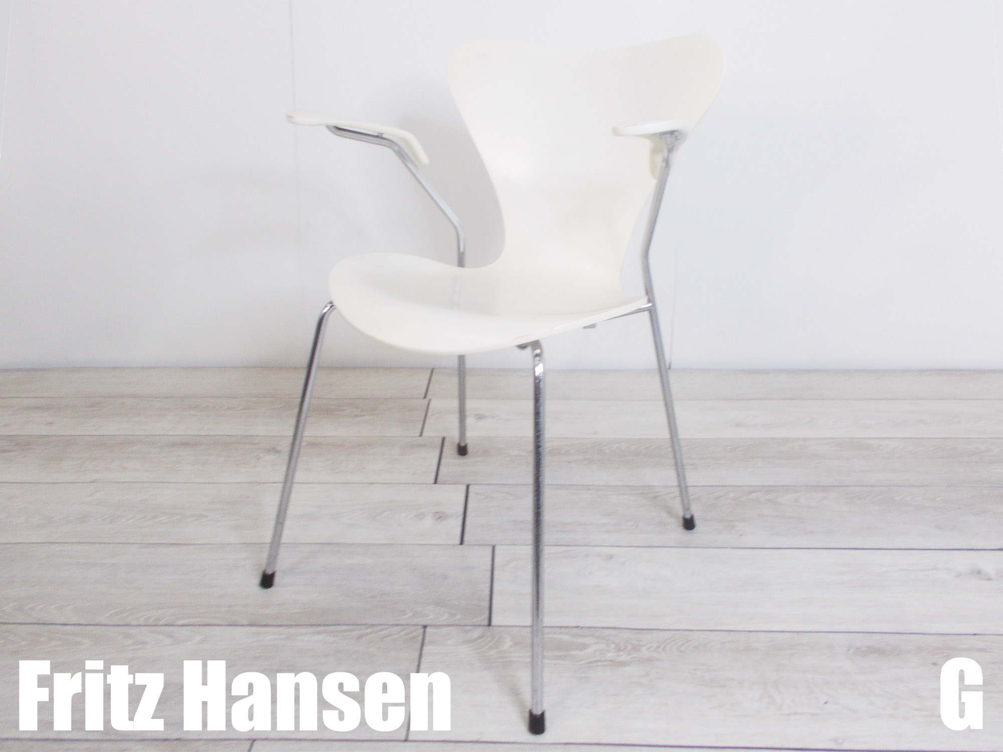 G）FritzHansen／フリッツハンセン  セブンチェアアームチェア 3207　ホワイト　アルネ・ヤコブセン　北欧
                        その他シリーズ
                                    中古
            