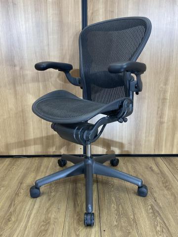 【世界中で人気のある世界最高峰のチェア】アメリカのハーマンミラー社の定番商品　アーロンチェア
                        アーロンチェア（ランバー　フル装備）
                                    中古
            