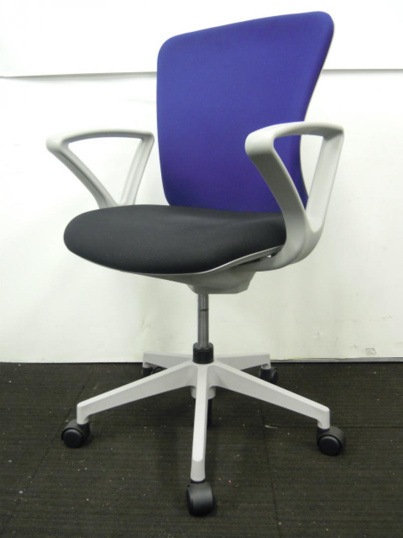 イナバ　バルチェ　ハイバックモデル　カラー：ダークブルー　リング肘タイプ
                        Valche
                                    中古
            