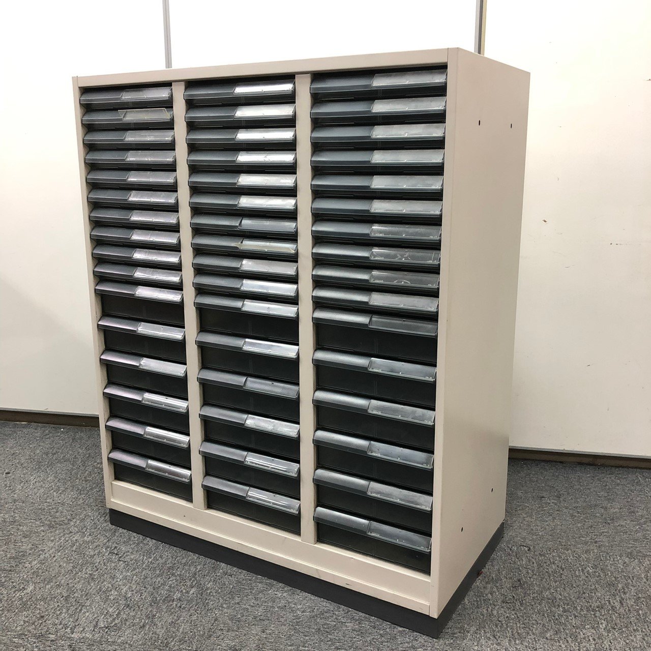 【3列16段】・浅型×10・深型×6　コクヨ/BWN/ニューグレー
　書類整理におすすめの1台です！
                        ビジネスウォールNタイプ
                                    中古
            