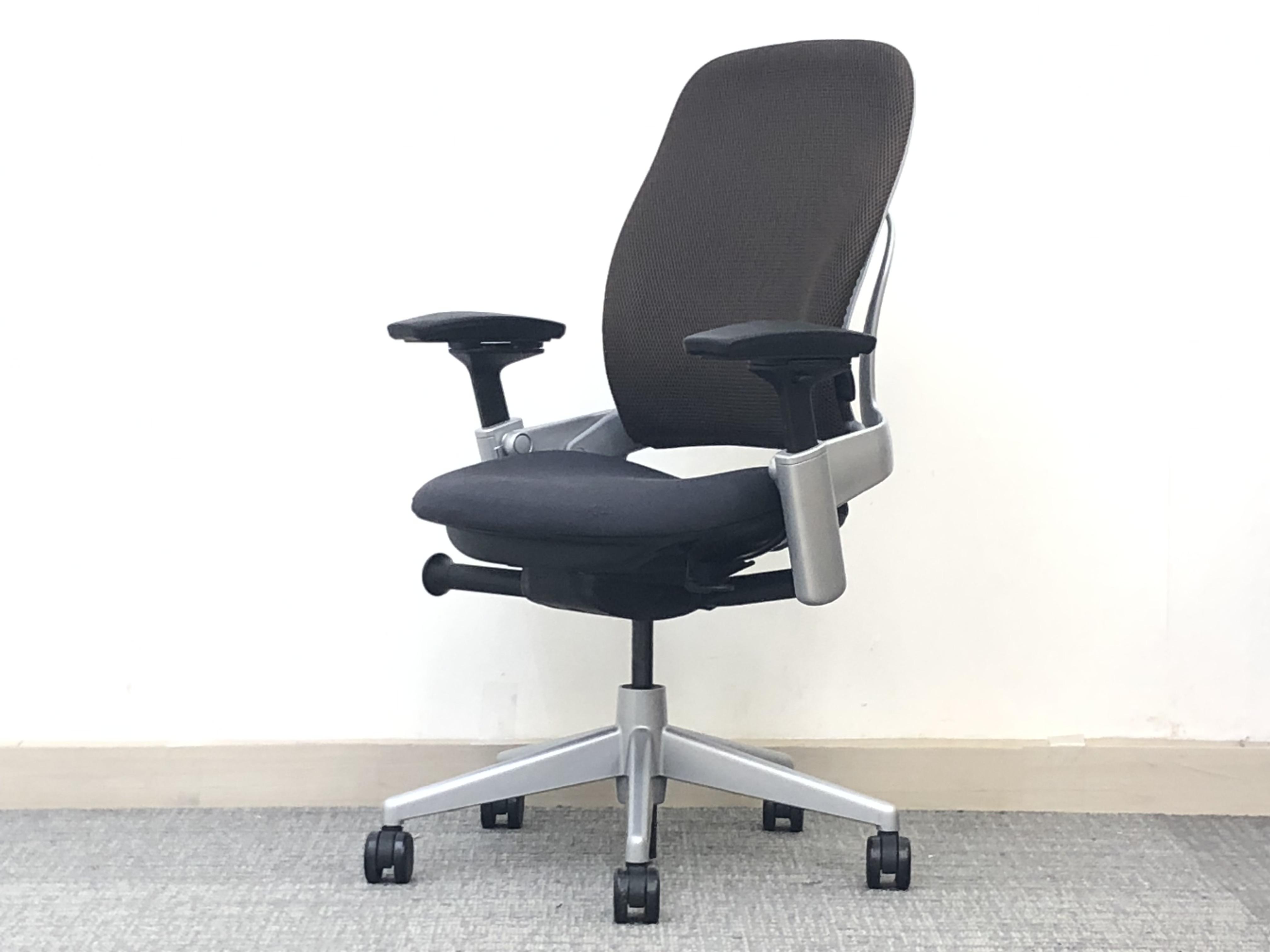 【2012年製】【状態良好】リープ（Leap）チェアV2背もたれブラウン春日部店入店※３Dニット＆ランバーサポート＆可動肘掛け仕様◆スチールケース/リープ/V2/B+
                        リープV2
                                    中古
            